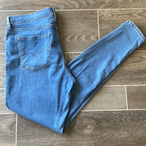 Levi’s 720 High Rise Super Skinny Jeans - Picture 4 of 7